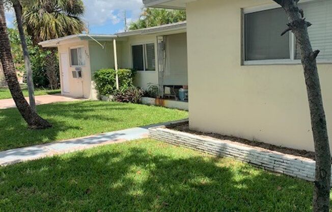 717 NE 10 ST, APT 3 Hallandale, FL 33009