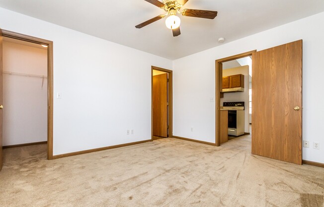 1 bed, 1 bath, 612 sqft, $1,015, Unit 1670-10 PVC