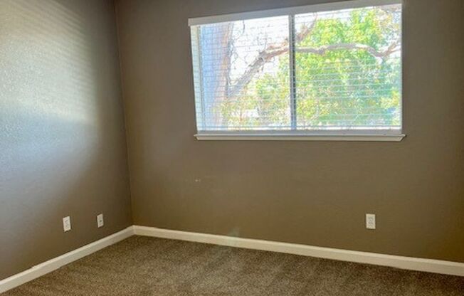 2 beds, 2 baths, 900 sqft, $1,695, Unit 26