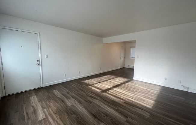 2 beds, 1 bath, $1,595, Unit 23