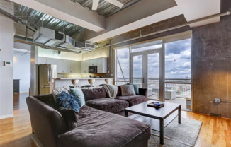 Beautiful and Spacious Loft-Style Condo 1 Bed/1.5 Bath Near Ballpark