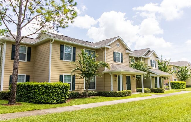 Lush Apartment exterior in Orange City Florida