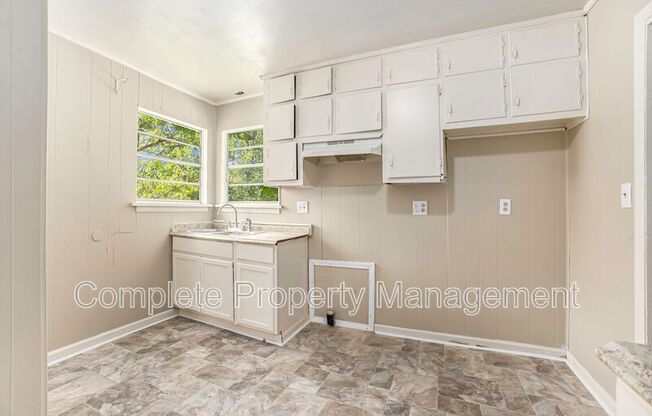 2737 24 ST W