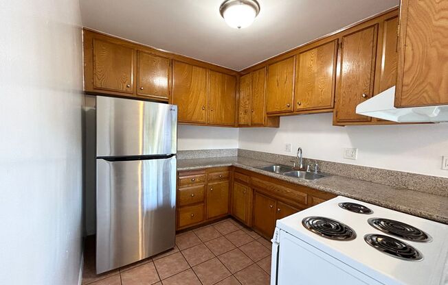 2 beds, 1 bath, $2,395, Unit 04