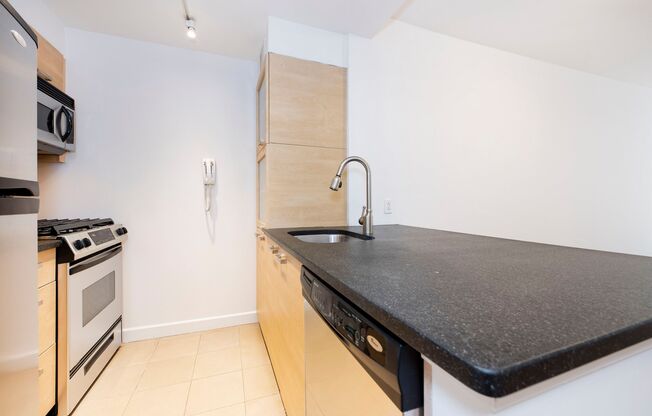 1 bed, 1 bath, 730 sqft, $6,404, Unit 412