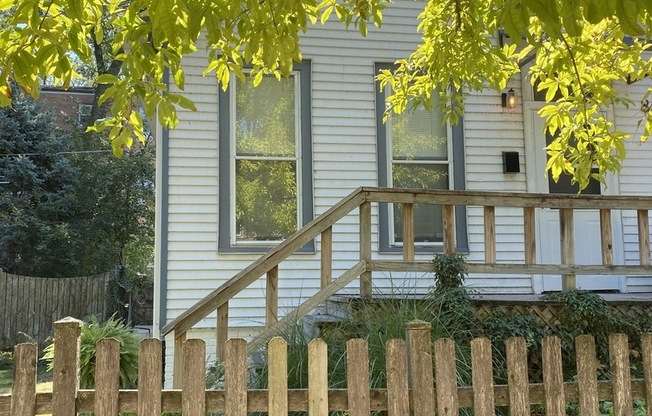 810 SIMPSON ST
