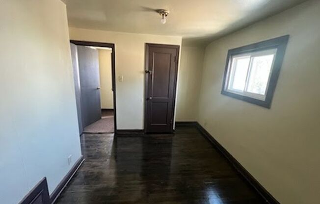 2 beds, 1 bath, $1,075