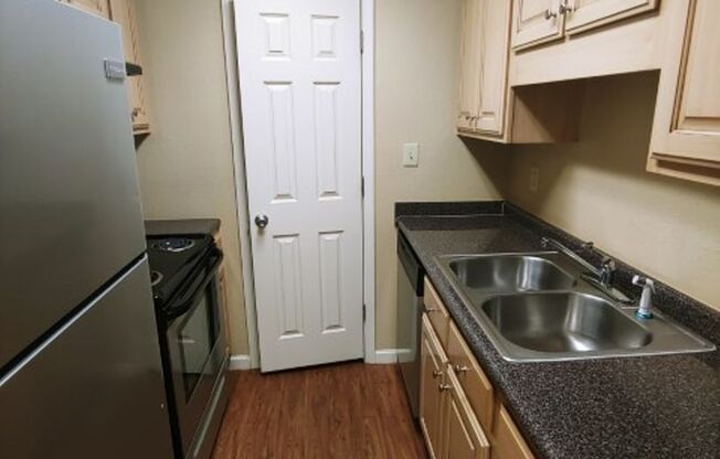 2 beds, 1 bath, 880 sqft, $750, Unit 109 Barton Street #23