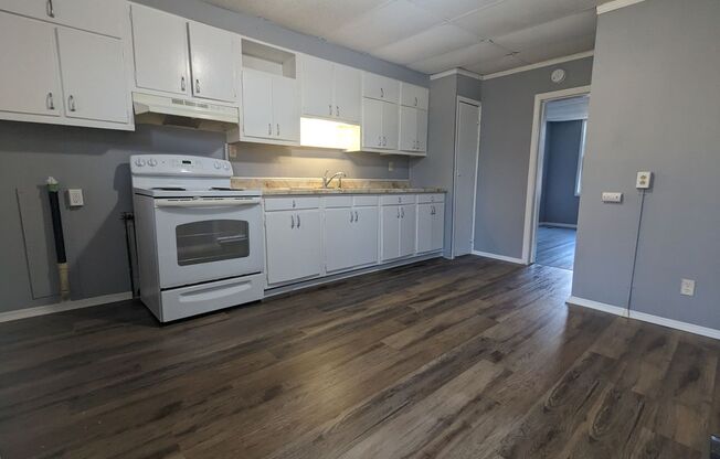 2 beds, 1 bath, 800 sqft, $1,195, Unit 1S