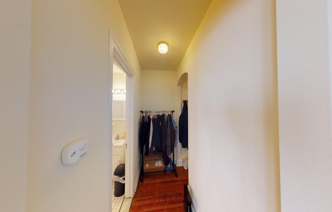 Studio, 1 bath, 260 sqft, $950, Unit B-2