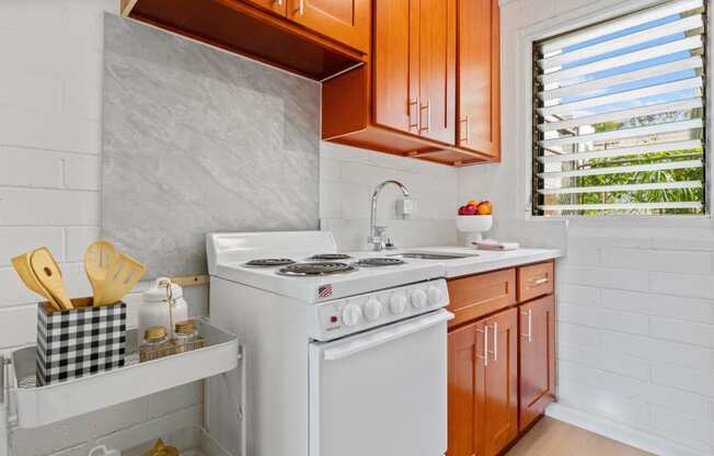 Kahakai Apartments kitchen