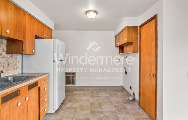 2 beds, 1 bath, $1,095, Unit 213