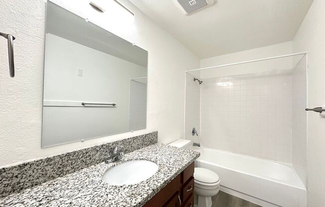 3 beds, 1 bath, 982 sqft, $1,875, Unit 137