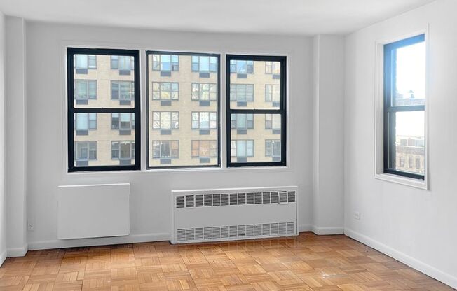 1 bed, 1 bath, 812 sqft, $5,450, Unit 10R