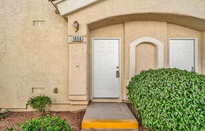 Beautiful 2BR/2BA Townhome in South Henderson