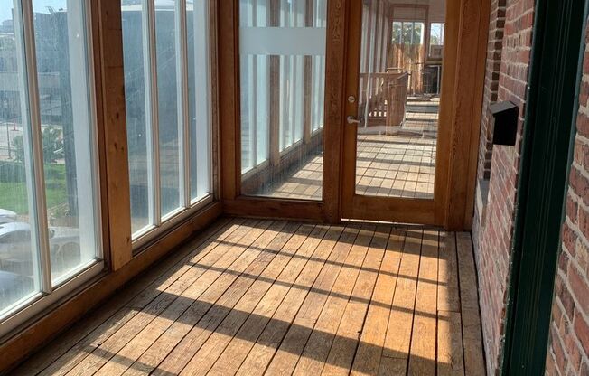 Castle Row Apartments/EM2 Investments LLC