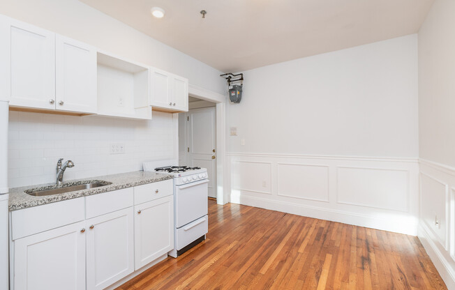 2 beds, 1 bath, 419 sqft, $3,350, Unit 22