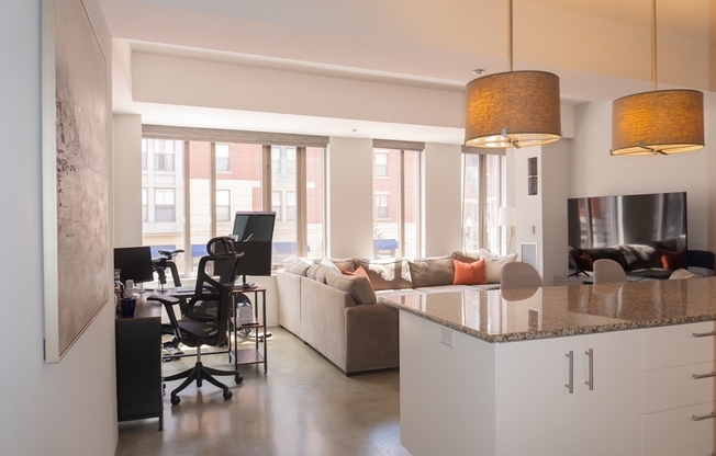 1 bed, 1 bath, 829 sqft, $4,300, Unit 210