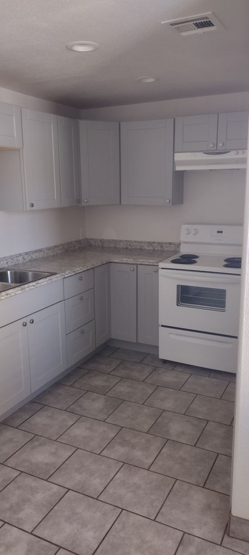 2 beds, 1 bath, $1,675