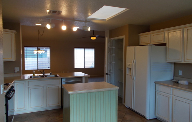 3 beds, 2 baths, $1,450