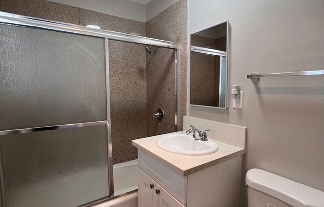 1 bed, 1 bath, 750 sqft, $1,775, Unit 12