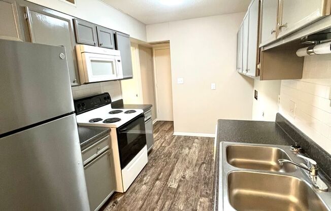 1 bed, 1 bath, 616 sqft, $850, Unit 37