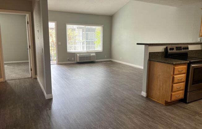 2 beds, 1 bath, 920 sqft, $2,670, Unit L11