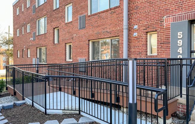 2 beds, 1 bath, 603 sqft, $1,800, Unit 5930-LL4
