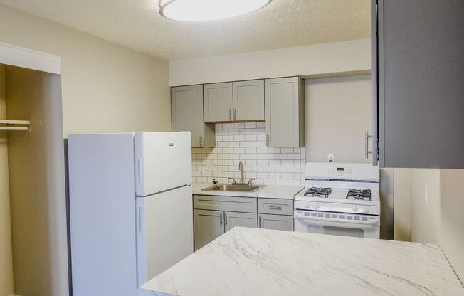 2 beds, 1 bath, 665 sqft, $1,040, Unit 1738F