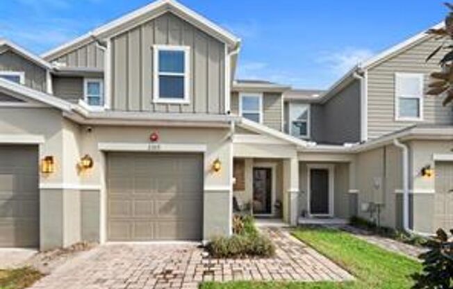 3 Bedroom / 2.5 Bath Townhome in Sanford Available 6/1/25!