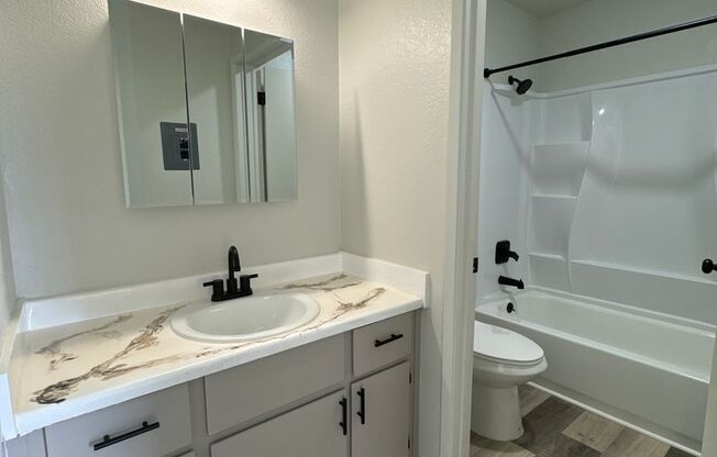 Studio, 1 bath, 410 sqft, $950, Unit 487-16