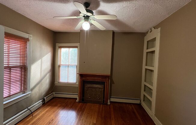 2 beds, 1 bath, $2,290