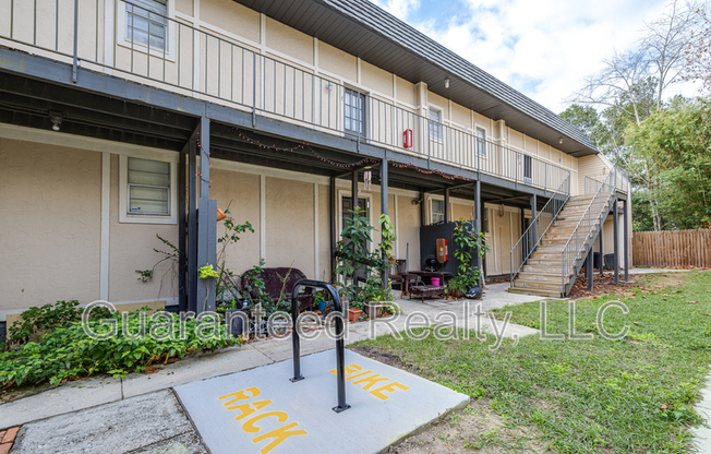 915 E PALMETTO ST