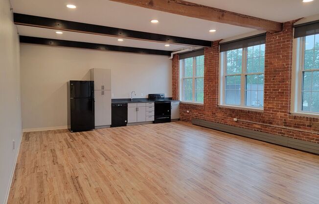 Studio, 1 bath, 765 sqft, $1,985, Unit 303