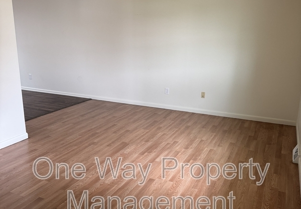 2423 W 27 ST