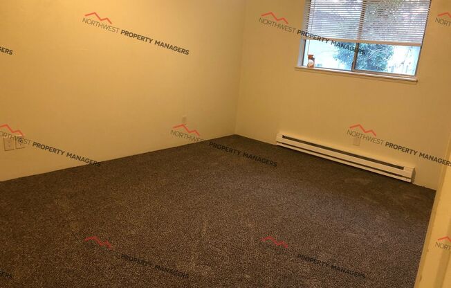 1 bed, 1 bath, 640 sqft, $1,140, Unit #33