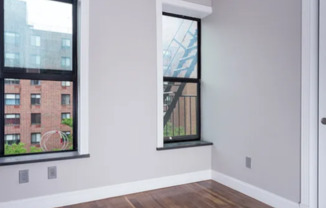 E. 116th St, 5th Ave