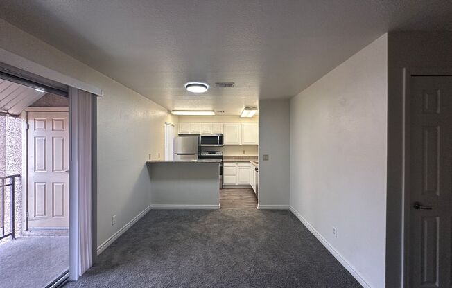 Cozy 2 bed 2 bath condo!