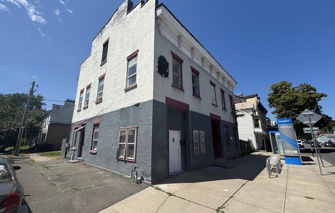 663 2 AVE