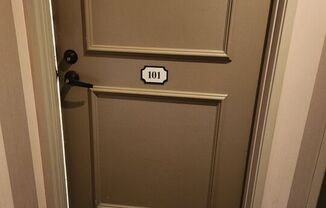 Studio, 1 bath, 450 sqft, $2,200, Unit 101