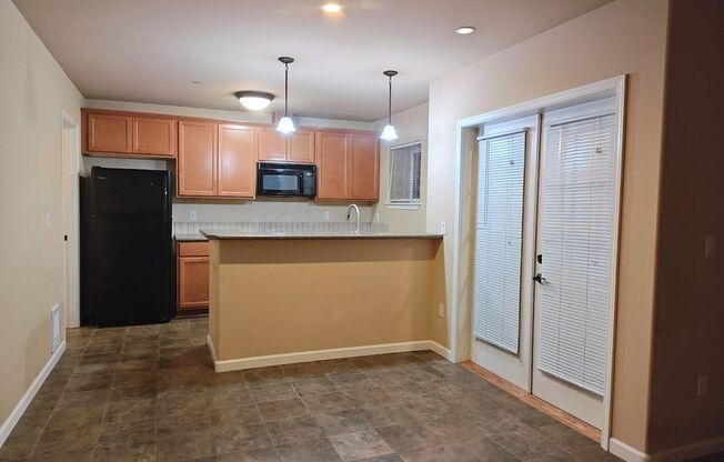 1 bed, 1 bath, 895 sqft, $1,825, Unit 100