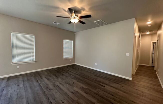 Beautiful 3Bed 1.5 Bath 2 Car Garage In Del City Schools!!!