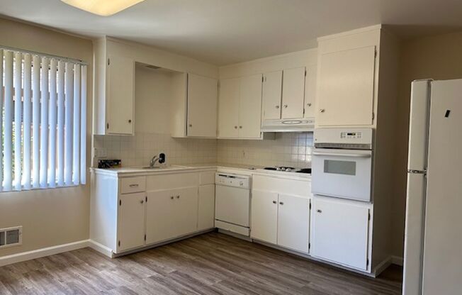 2 beds, 1 bath, $3,200