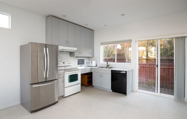 2 bedroom 1.5.bathroom 1 off street parking