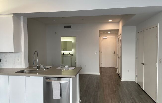 Studio, 1 bath, 611 sqft, $2,305, Unit 241