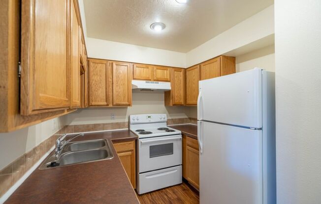 2 beds, 1 bath, 830 sqft, $1,550, Unit F2