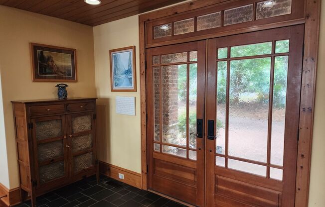 Fully Furnished Lakefront Home