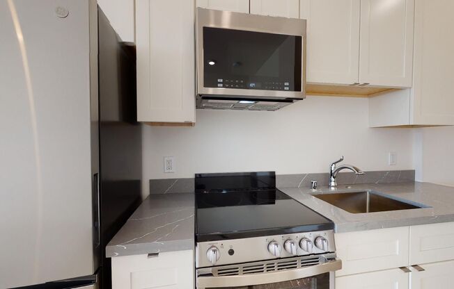 Studio, 1 bath, 390 sqft, $2,195, Unit 345 6th St, Unit 702
