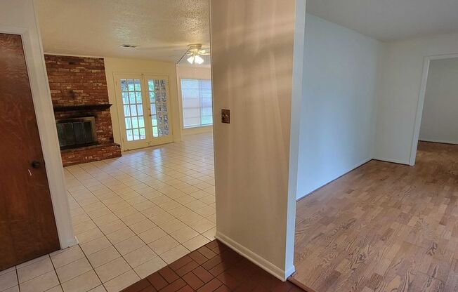 Bryan - 4 bedroom / 3 bath house close to Blinn College & Bryan High School!!