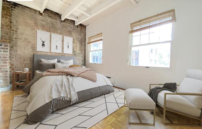 359 W 18 ST